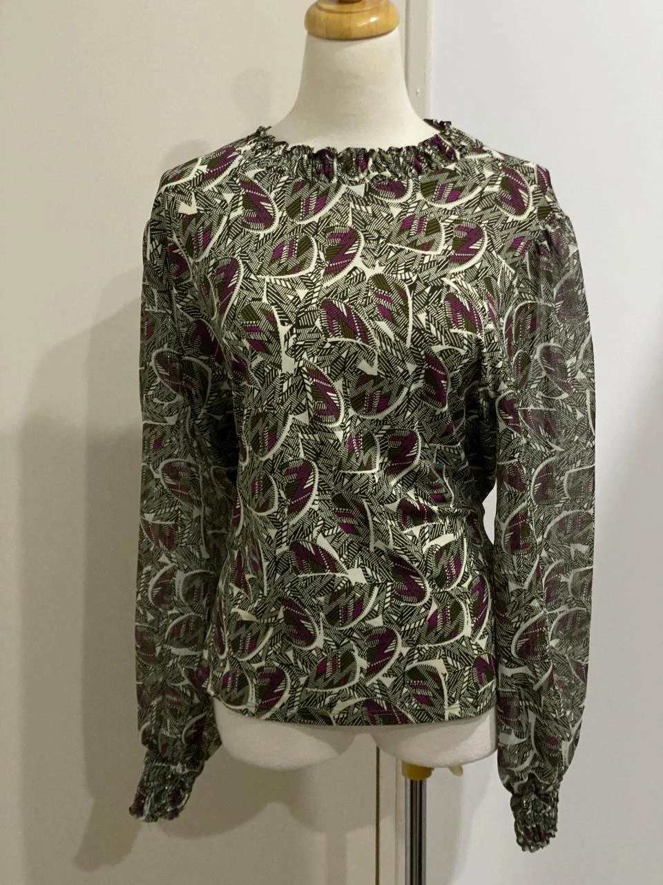 Blusa Cache Cache con motivos geométricos corte amplio oversize Talla M/L 🌸 – photo 2